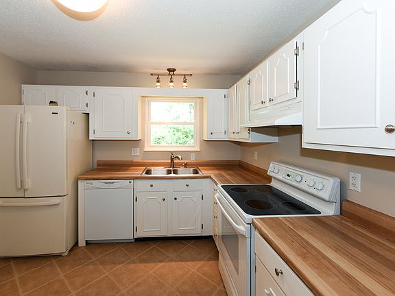 4th image of 618 Arlington Dr.