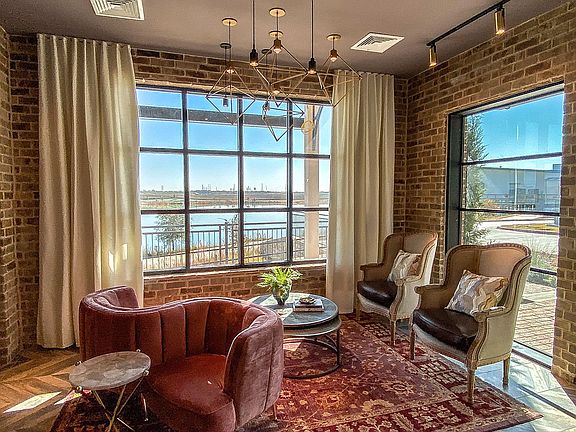 Leasing Center