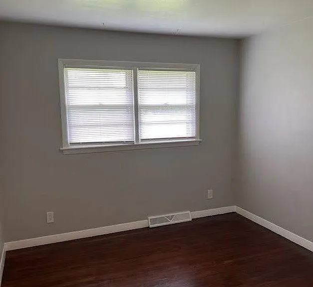 2429 Jonathan Ave — Photo 10