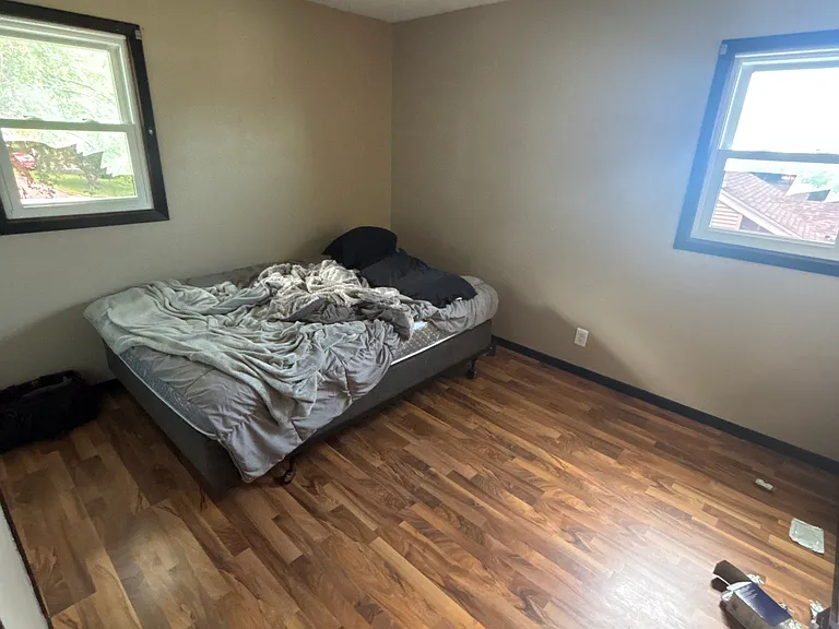 402 E Main St — Photo 9