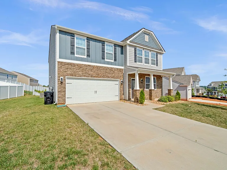 152 Atwater Landing Dr — Photo 2