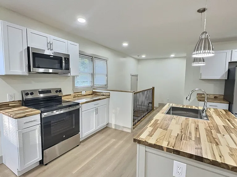 1215 N Washington St — Photo 2