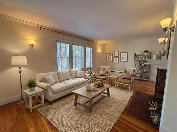 40 Ansonia Rd, West Roxbury, MA 02132