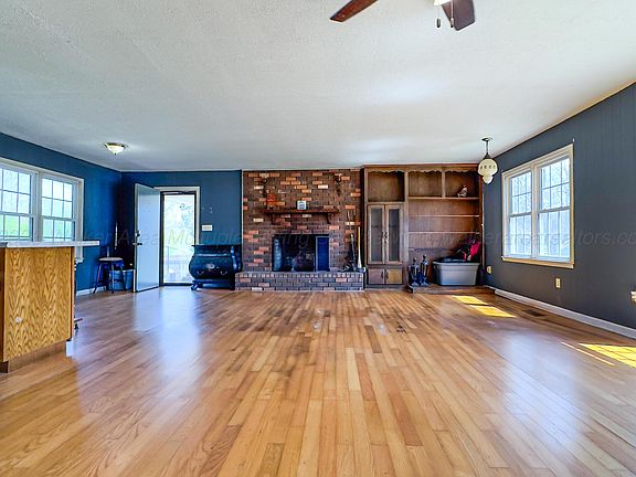 3rd image of 922 20th St SW