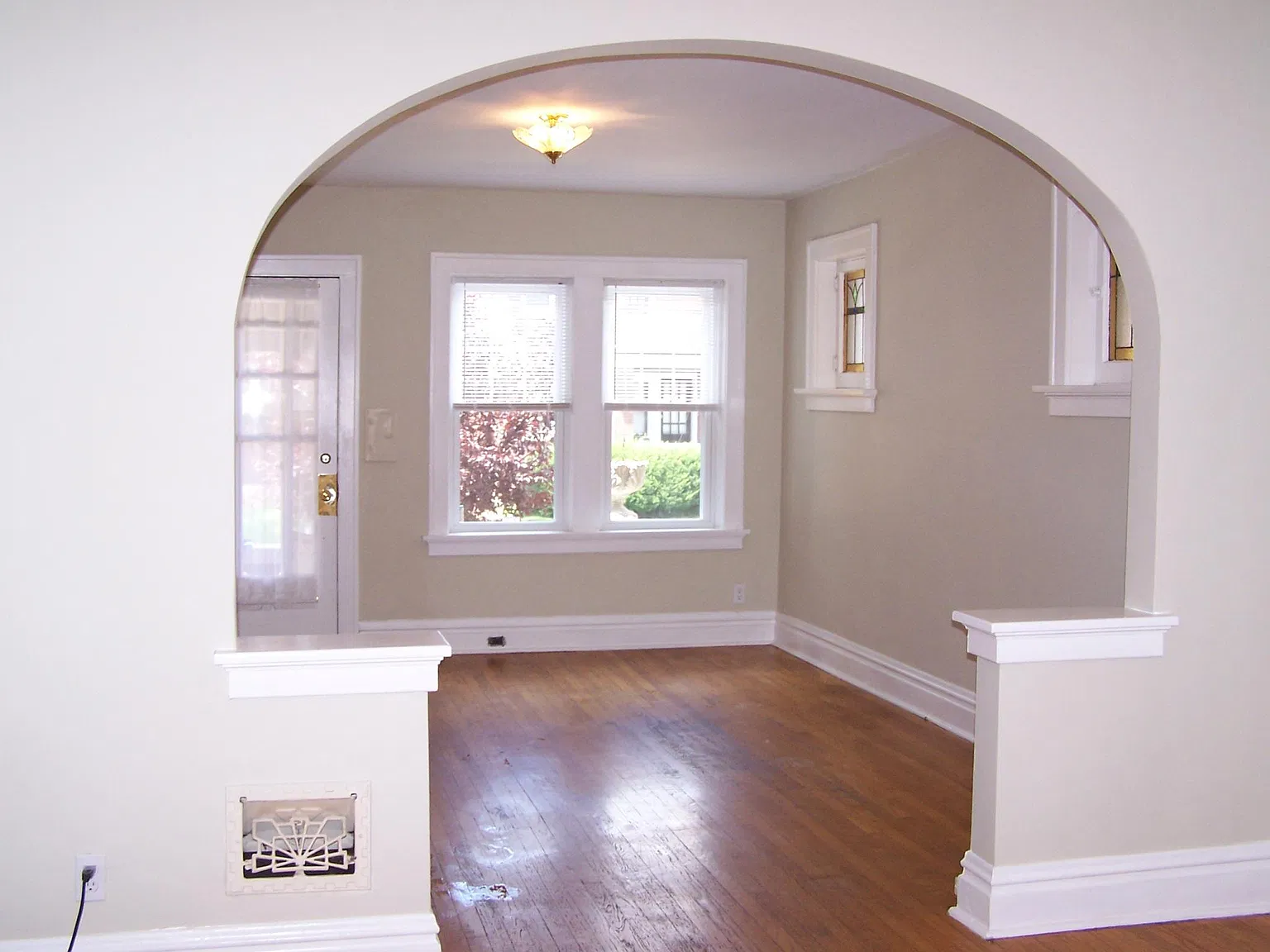 1 bed, 925 sqft, $1,300 — Photo 2
