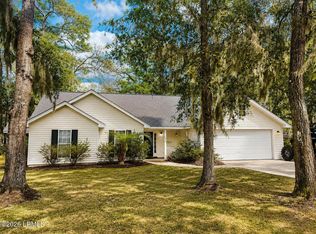 19 Sherwood Ln, Beaufort, SC 29907