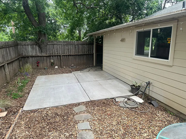 2050 Laburnum Ave — Photo 33