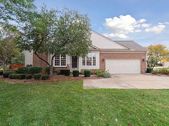 3rd image of 39443 Edgewater Dr #146