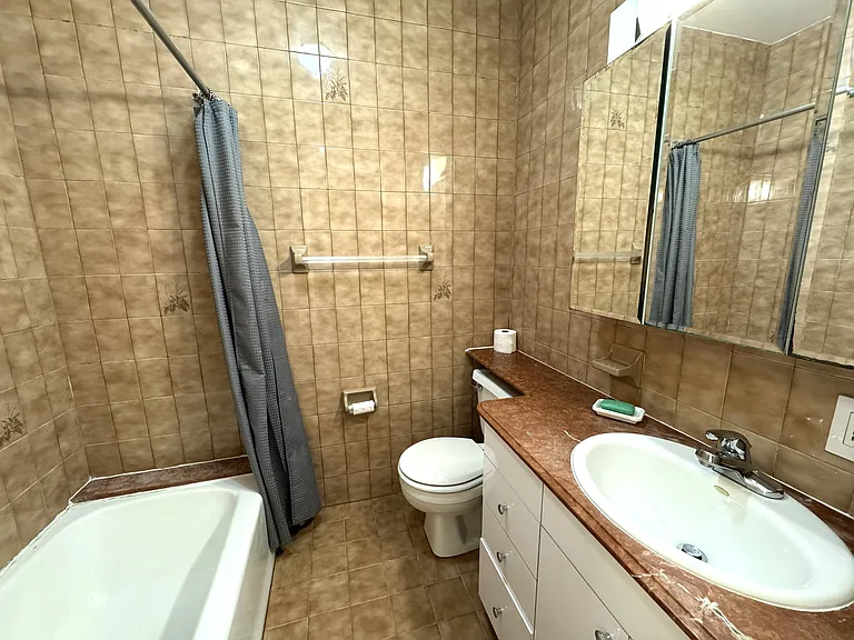 4544 Vernon Blvd #2 — Photo 12