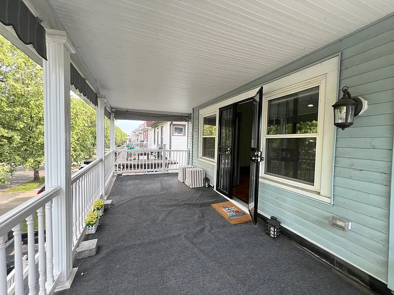 Front upper porch