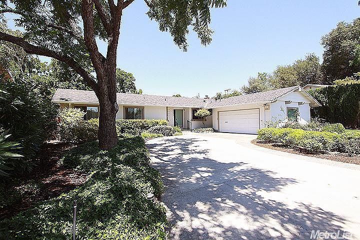 1st image of 4719 Lake Dr