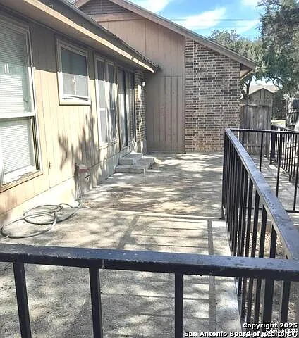 4202 W Shadow Oak Woods — Photo 17