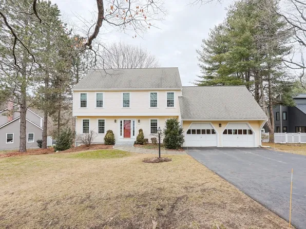 261 Rolling Meadow Dr, Holliston, MA 01746