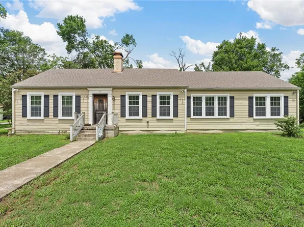 301 N Tyus St, Groesbeck, TX 76642