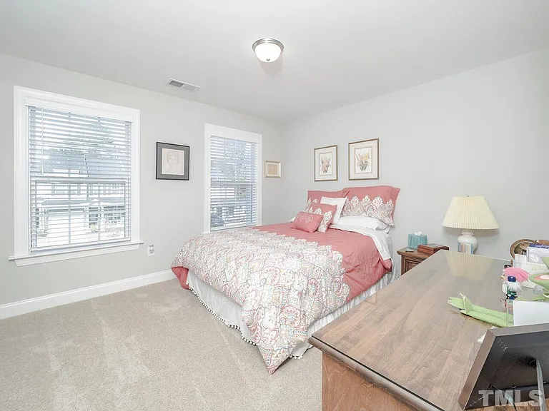 560 Barneswyck Dr — Photo 13
