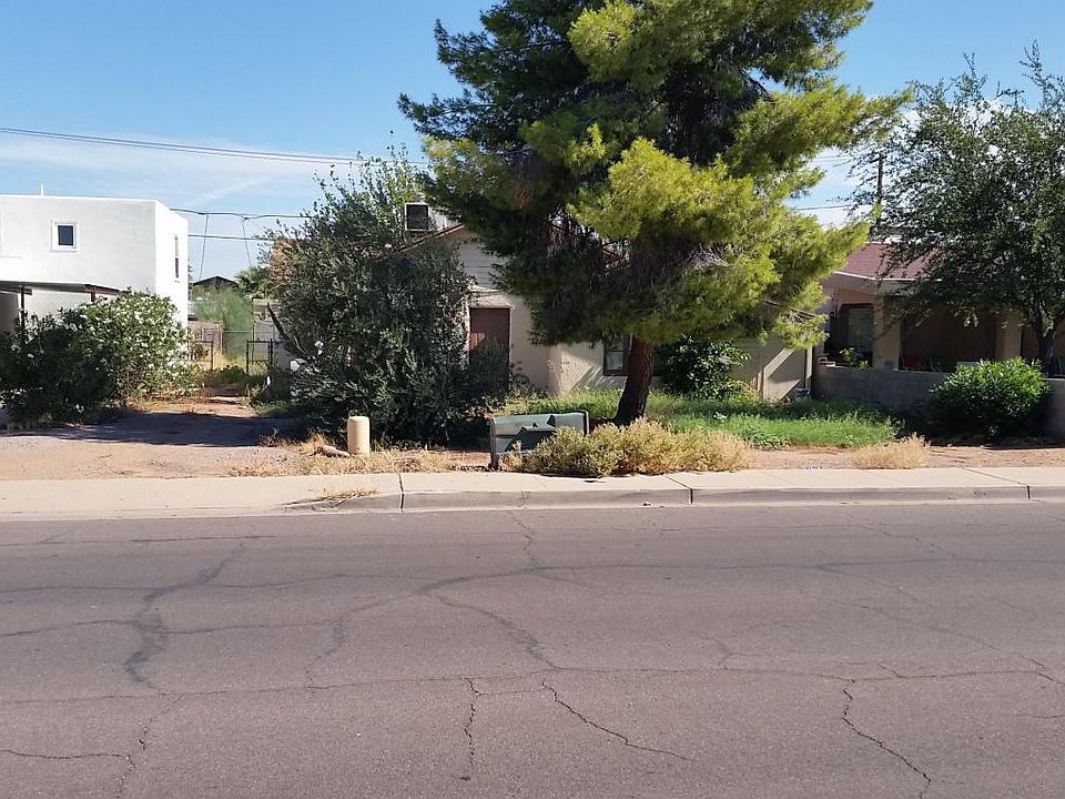 2nd image of 2238 E Oak St