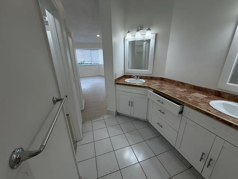 3780 Amalfi Dr — Photo 54