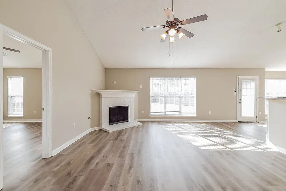 3 bed, 2.0 bath, 1626 sqft, $1,900 — Photo 4