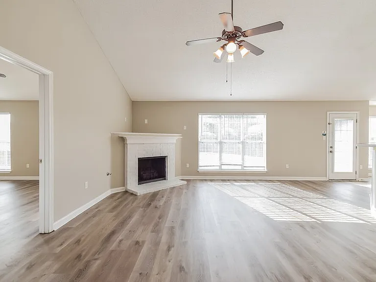 8169 Manhatten Dr — Photo 4
