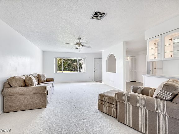 3rd image of 5957 Hillyer Ct