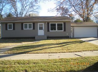 121 Gorder Dr, Aberdeen, SD 57401