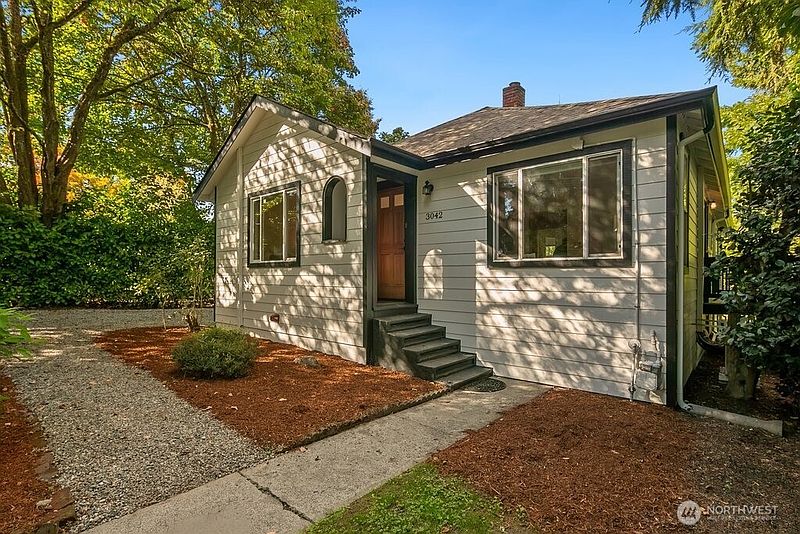 3rd image of 3042 NE 94th Street