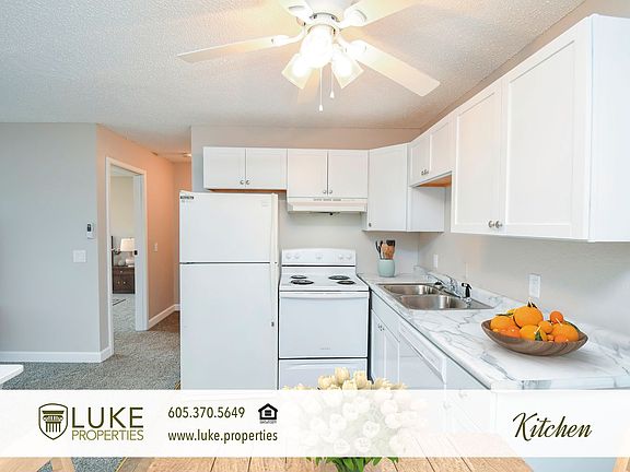 4th image of 401 S Sycamore Ave #201