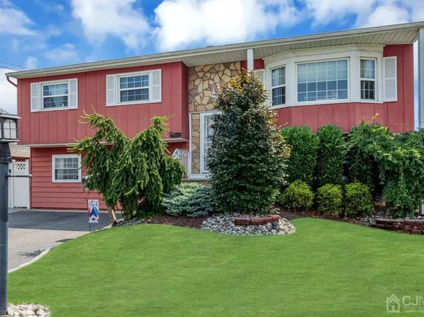 16 Beacon St, Port Reading, NJ 07064