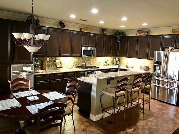 3rd image of 11922 Garret Ln