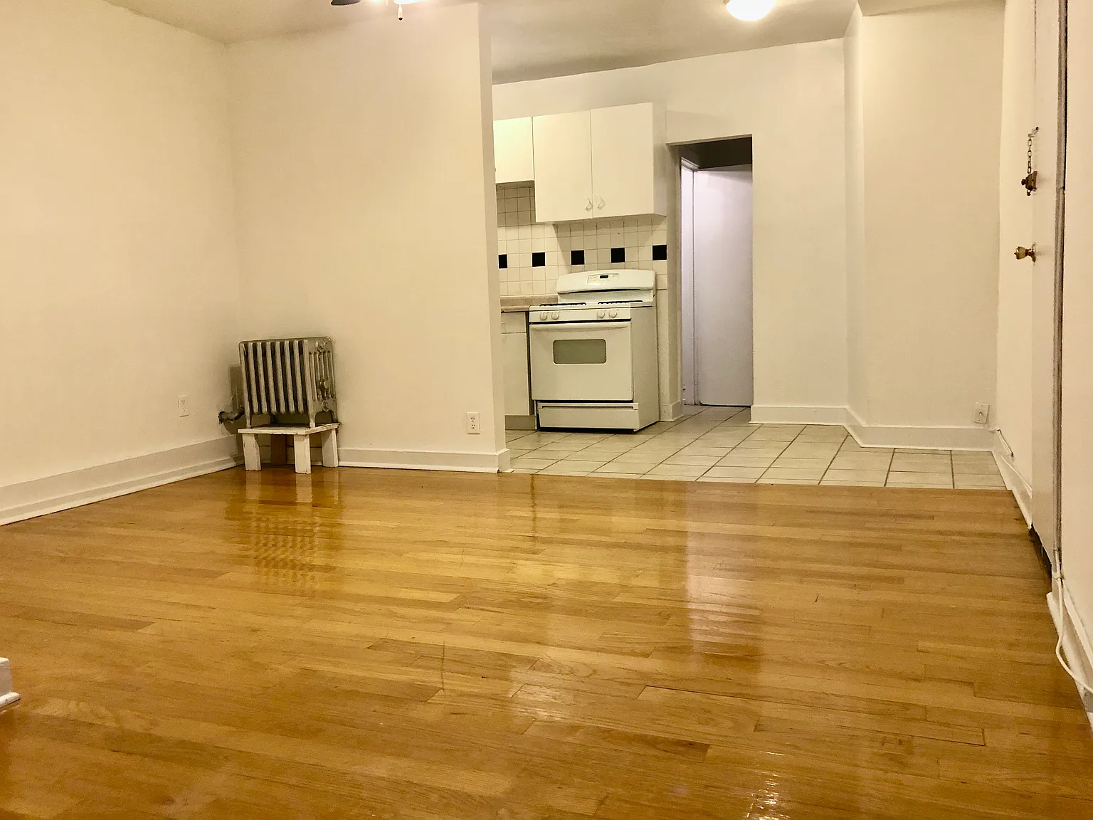 3734 N Pine Grove — Photo 3