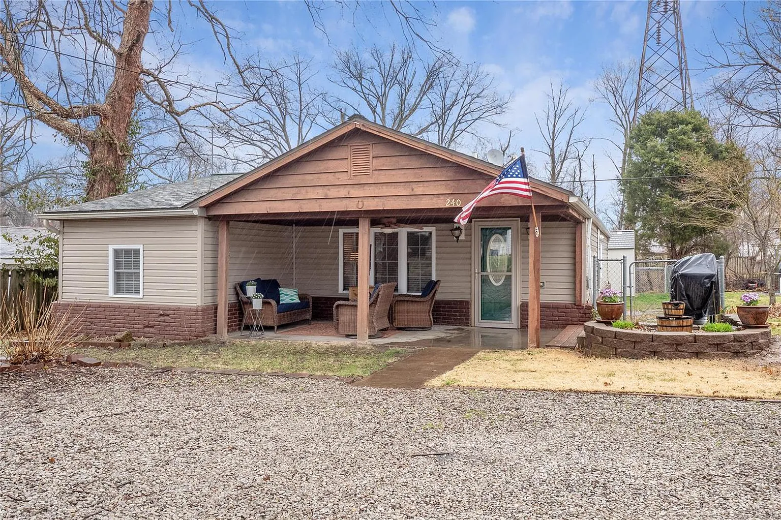 240 Gremer Ave photo 1