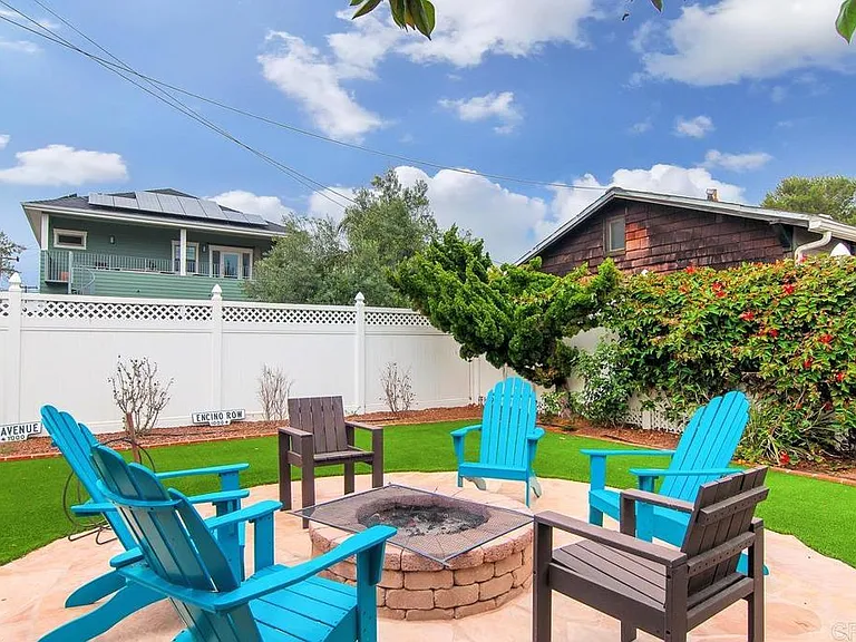 1033 Encino Row — Photo 11