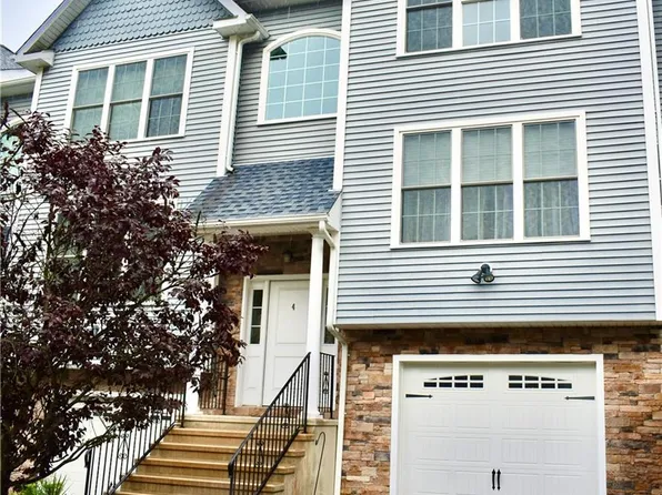 4 Oak Branch Drive #4, Brookfield, CT 06804