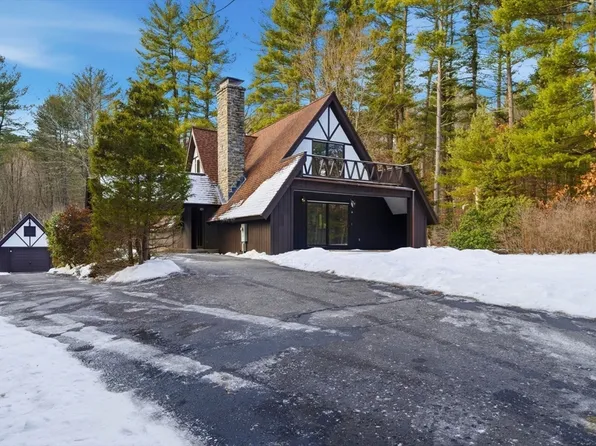 62 Brook St, Dunstable, MA 01827