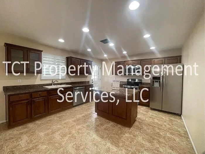 3 bed, 2.0 bath, 1528 sqft, $2,295 — Photo 3