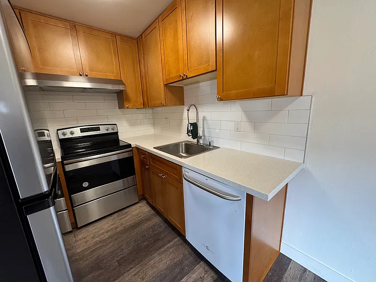 2220 Lincoln Ave #F — Photo 4