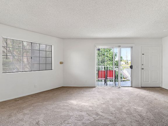 2nd image of 1075 Loma Ave APT 201