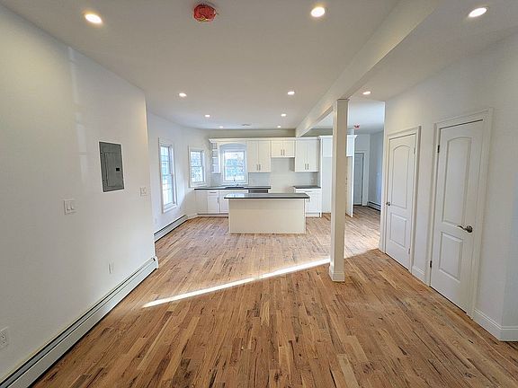 4th image of 14611 Farmers Blvd