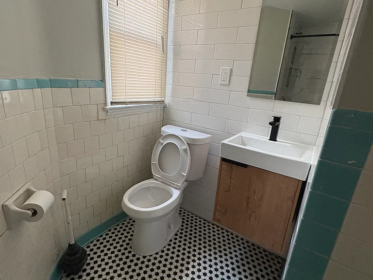 1304 Pontiac Ave — Photo 8