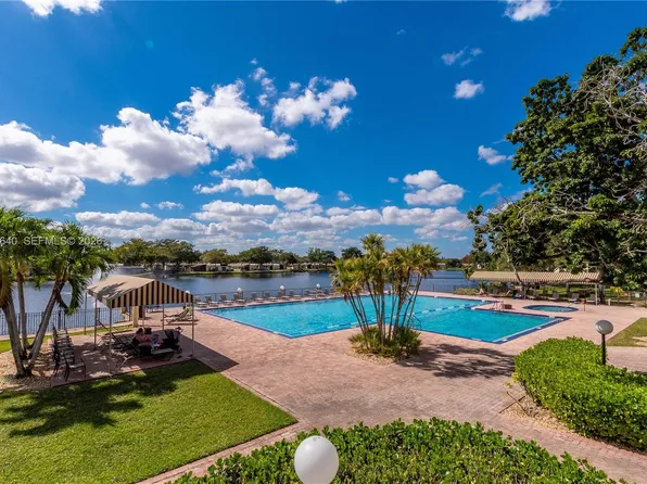 200 Ashbury Rd, Hollywood, FL