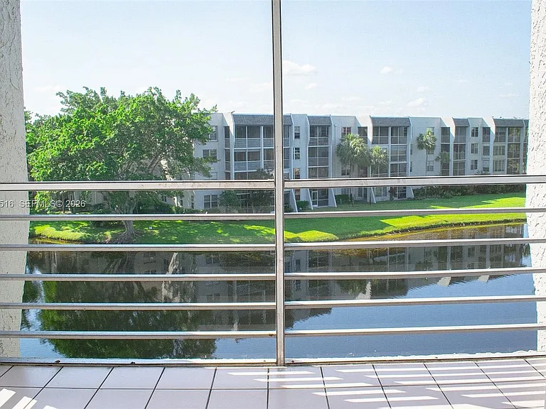 9230 Lagoon Pl #411 — Photo 14