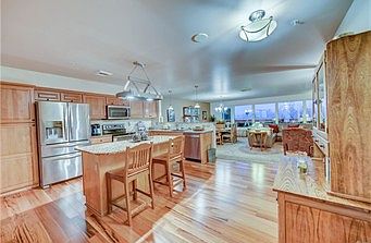 4th image of 3201 Pacific Ave Unit 102