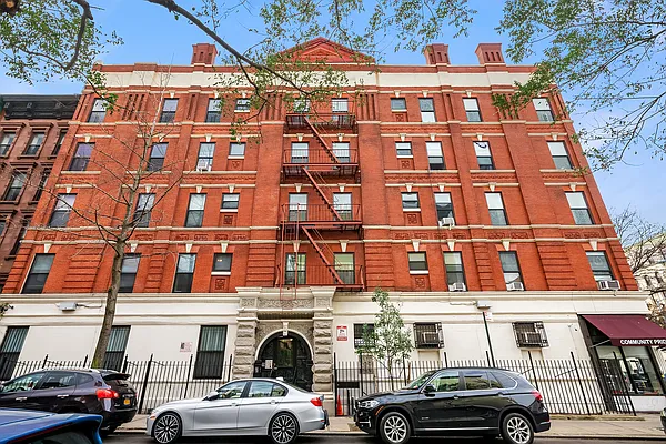 Sold by Compass | media 23