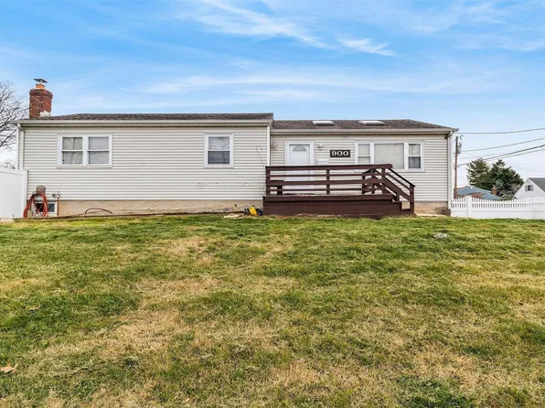 900 Hicksville Road, Massapequa, NY 11758