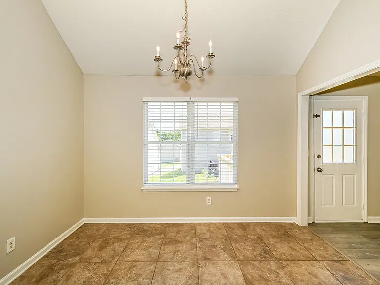 1303 Tonya Dr — Photo 6