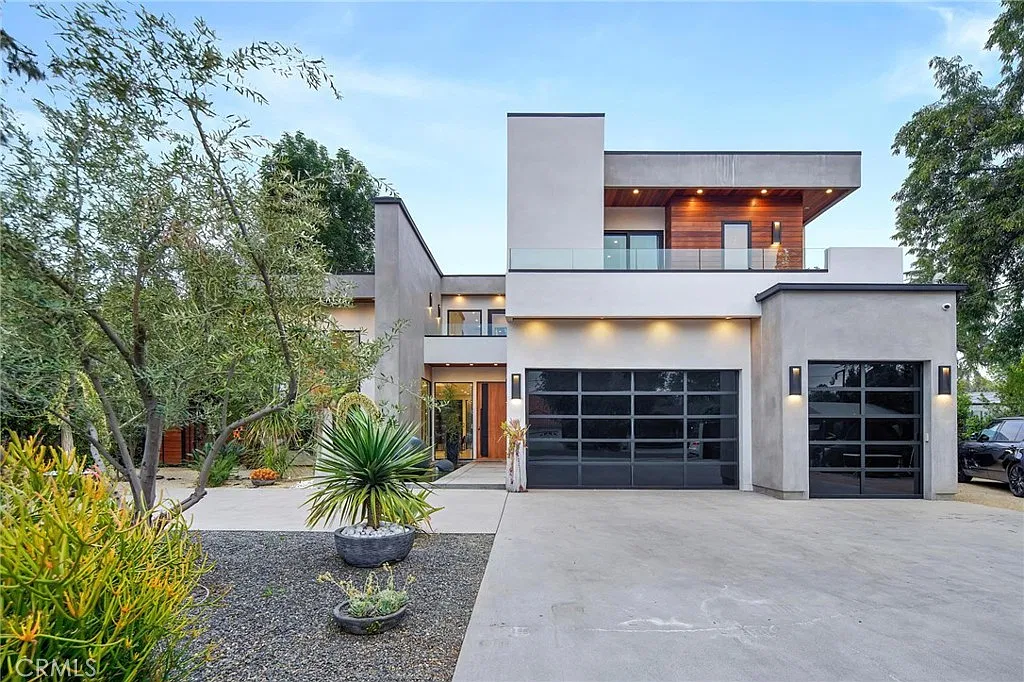 5 bed, 7000 sqft, $39,500 — Photo 2