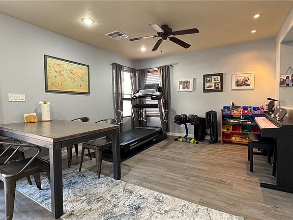 4th image of 6024 Sierra Lakes St
