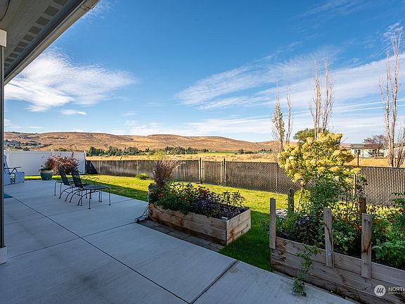 3rd image of 807 8th Avenue NE