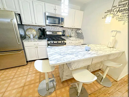 Rented by Sally Raia LLC | media 32