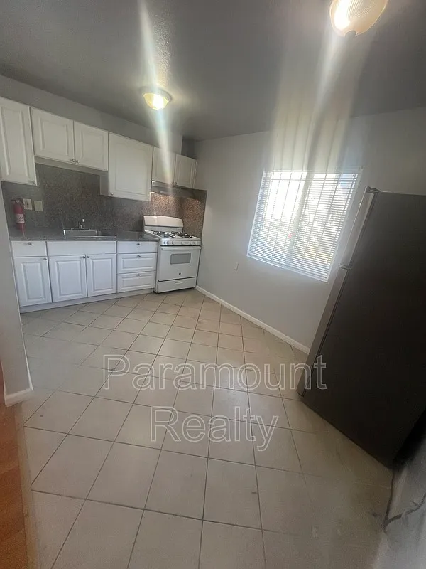 2 bed, 1.0 bath, 800 sqft, $2,250 — Photo 4